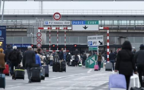 Επεσαν πυροβολισμοί στο Ορλί -Εκκενώθηκε το αεροδρόμιο του Παρισιού [εικόνες]