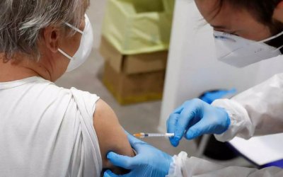 Κορονοϊός: Ξεκίνησε η αποστολή sms για την 3η δόση του εμβολίου