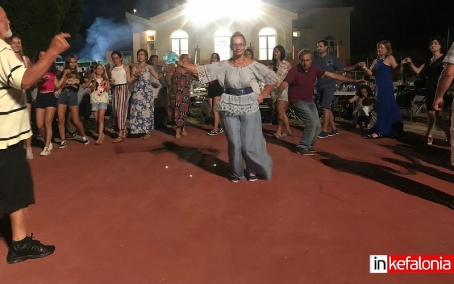 Κέφι και χορός στο πανηγύρι του Σωτήρος στα Τραυλιάτα! (εικόνες)