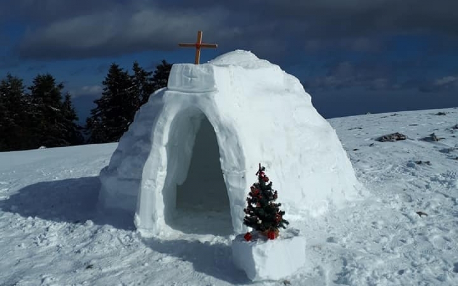 Πρωτοχρονιάτικο igloo - μοναστήρι στον Αίνο (εικόνες+video)
