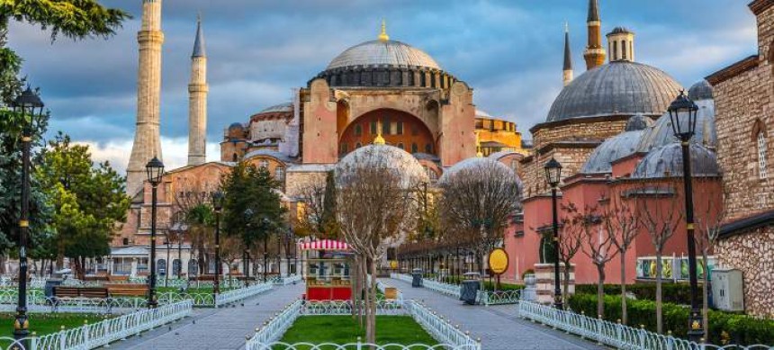 Νέα πρόκληση: Η Τουρκία διόρισε μόνιμο ιμάμη στην Αγιά Σοφιά