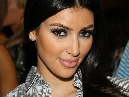 H Kim Kardashian αυτοφωτογραφίζεται και ανεβάζει τον υδράργυρο στα ύψη