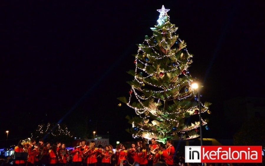 Την Κυριακή 16/12 ανάβει το Χριστουγεννιάτικο Δέντρο στην Πλατεία Αργοστολίου