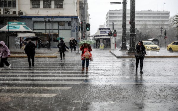 Αλλάζει ο καιρός: Βροχές, ισχυροί άνεμοι και πτώση θερμοκρασίας - Πότε ξεκινάει η διαταραχή