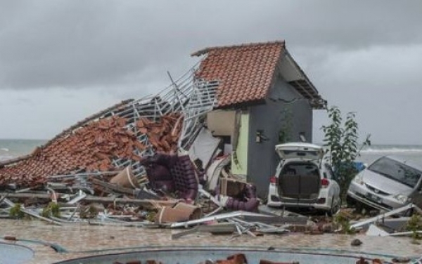 Ινδονησία: Στους 281 οι νεκροί - Υπάρχουν φόβοι για νέο τσουνάμι [εικόνες]