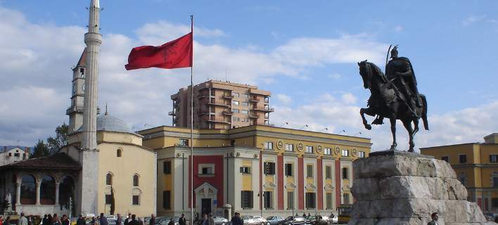 Η Αλβανία αμφισβητεί ανοιχτά τα χερσαία σύνορα με την Ελλάδα