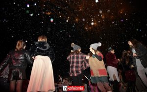 Το άναμμα του δέντρου και η στιγμή που άγγιξε τις καρδιές στο Αργοστόλι