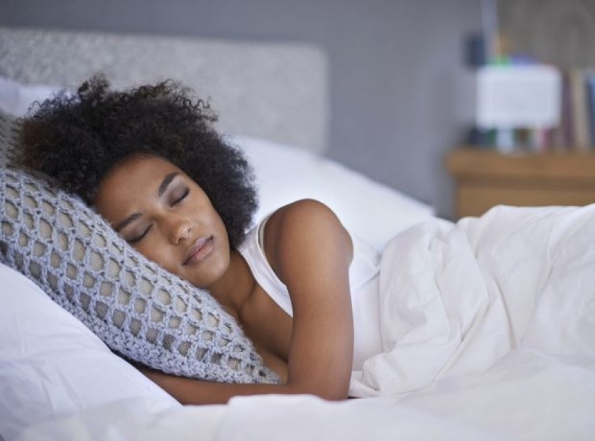 Οι 5 συνήθειες που σαμποτάρουν τον ύπνο σου χωρίς να το καταλαβαίνεις