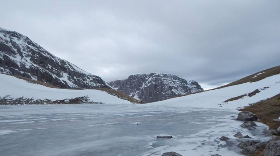 Ζαγοροχώρια: Μαγικές εικόνες από την παγωμένη Δρακόλιμνη
