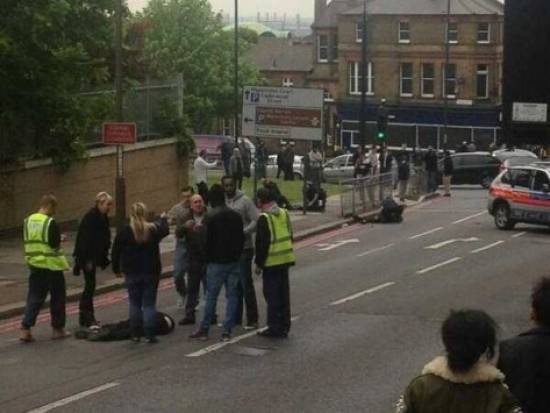 Σοκ! Νέα επίθεση στο Λονδίνο - Μαχαίρωσαν 20χρονο στο ίδιο σημείο όπου δολοφονήθηκε ο βρετανός στρατιώτης