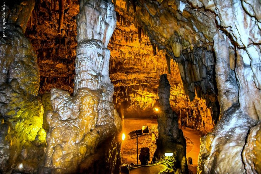 Εξερεύνηση στο Σπήλαιο της Δρογκαράτης(εικόνες)