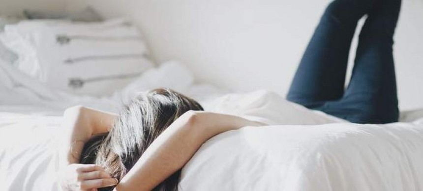 8 λόγοι για τους οποίους δεν πρέπει να μένεις ξύπνια έως αργά, χωρίς λόγο