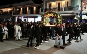 Η περιφορά του Επιταφίου στη Σάμη