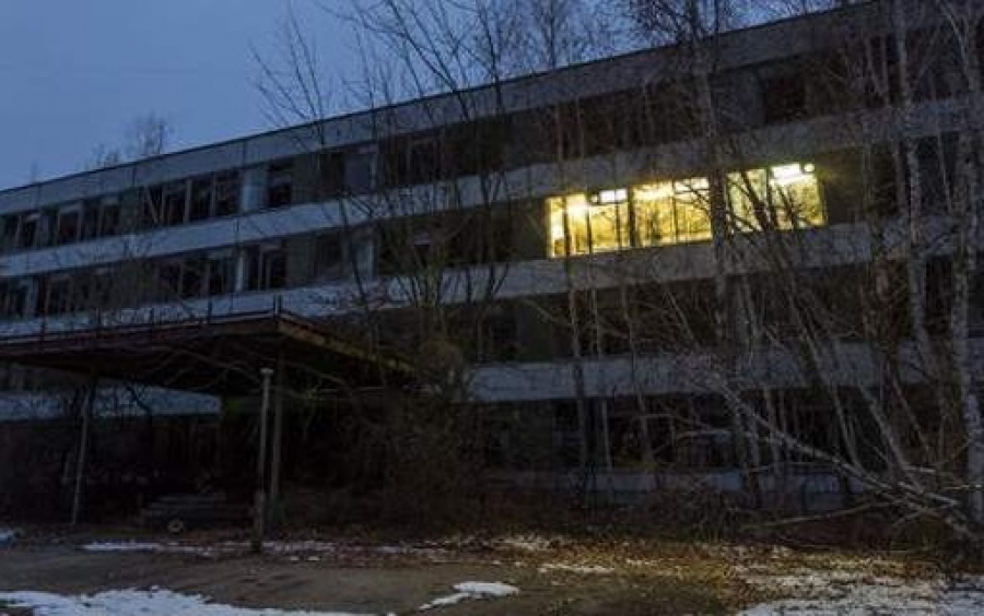 Εκπληκτικό: Φωτογράφος πήγε στο Τσέρνομπιλ και άναψε τα φώτα -Το αποτέλεσμα... απόκοσμο [εικόνες]