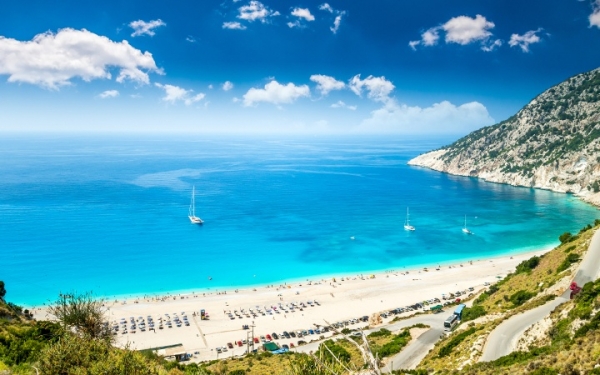 Το Paris Match αποθεώνει αυτές τις ελληνικές παραλίες- Ανάμεσα τους ο Μύρτος!