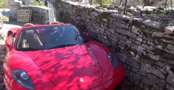 Πήγε να κάνει φιγούρα με τη Ferrari στα Ζαγοροχώρια αλλά… σφήνωσε! (VIDEO)