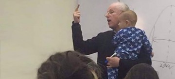 Η απίστευτη αντίδραση καθηγητή όταν ένα μωρό άρχισε να κλαίει στη διάλεξή του (εικόνες)