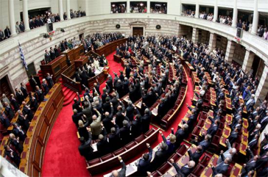 Ποιοι είναι οι Βουλευτές που εγκαταλείπουν τα έδρανα της Βουλής ;