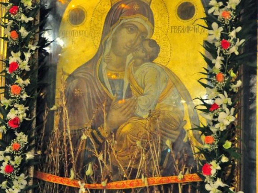 Σήμερα γιορτάζει η Παναγία Γραβαλιώτισσα (Παναγία των κρίνων) στην Πάστρα