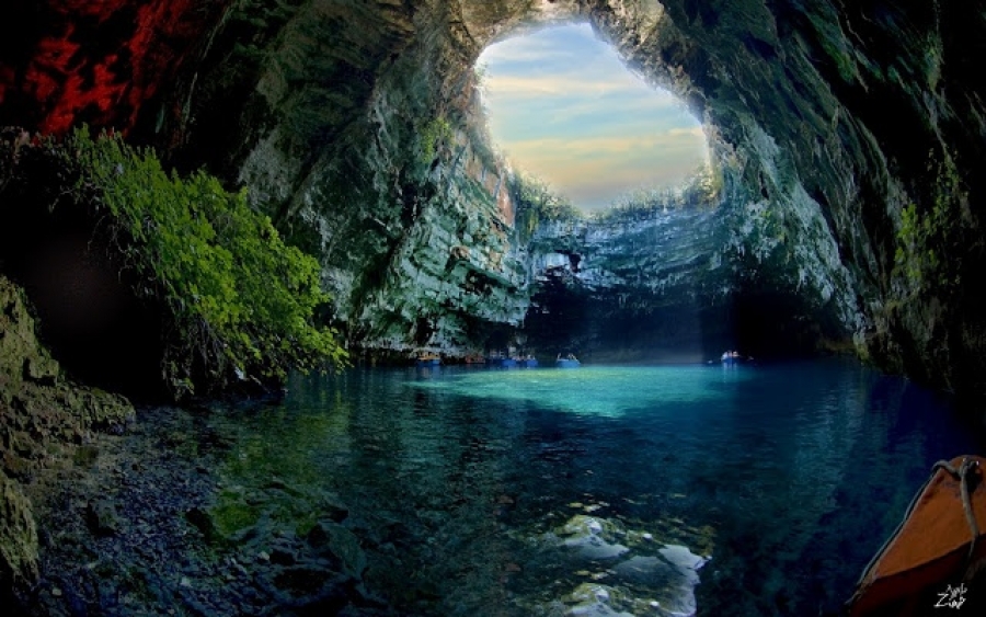 Σπύρος Σαμούρης: «Γιατί τα σπήλαια της Κεφαλονιάς λειτουργούν μόνο λίγες ώρες;»
