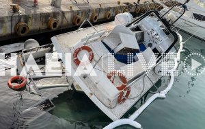 Κυλλήνη: Βυθίστηκε τουριστικό σκάφος στο λιμάνι (εικόνες/video)