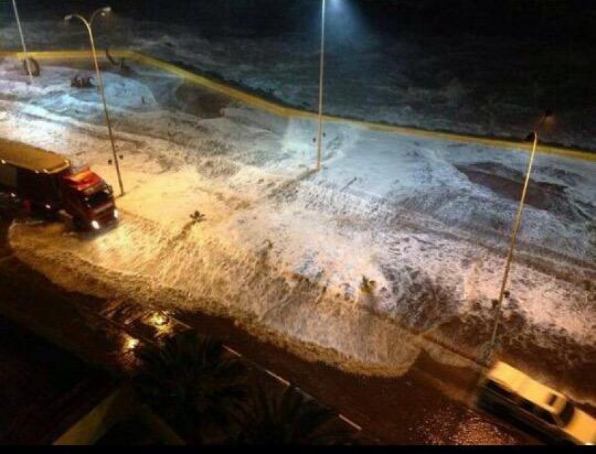 Κύματα ύψους 4,5 μέτρων χτύπησαν τη Χιλή μετά το σεισμό των 8,3 Ρίχτερ: Φόβοι για τσουνάμι (εικόνες)