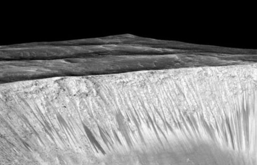 Η NASA πανηγυρίζει: Υγρό νερό σχηματίζει ρυάκια στον Άρη
