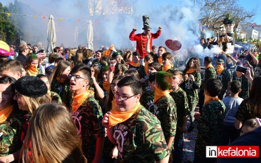 Η κεντρική καρναβαλική παρέλαση στο Αργοστόλι (εικόνες + video)