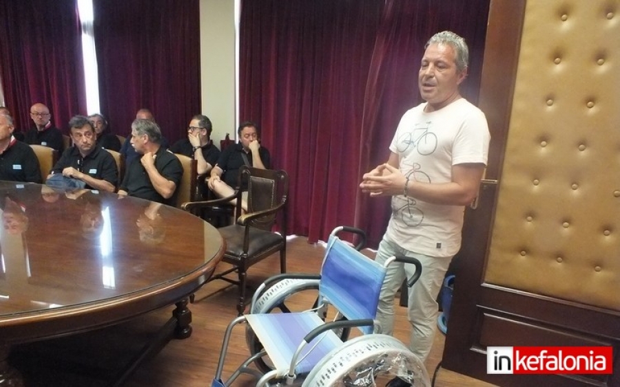 Κίνηση ευαισθησίας! Ένα αναπηρικό αμαξίδιο προσέφερε στην Περιφερειακή Ενότητα Κεφαλονιάς, ο Σύλλογος Ιταλών «Kefalonia For Ever»