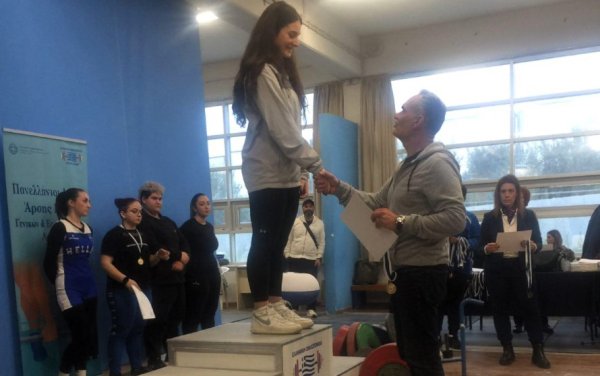 Πρωτιά για τη Χαρά Μεταξά του 2ου ΓΕΛ Αργοστολίου στους Σχολικούς Αγώνες Άρσης Βαρών