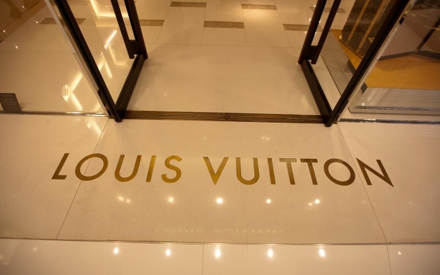 «Άνοιγμα» στην εστίαση για τον οίκο πολυτελών ειδών Louis Vuitton