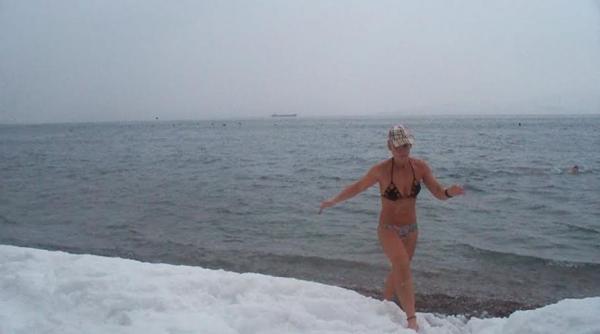 Βόλος: Ούτε το πυκνό χιόνι δεν σταμάτησε τους χειμερινούς κολυμβητές!