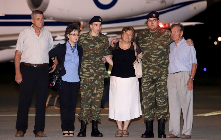 Επαναπατρίστηκαν οι δύο Έλληνες στρατιωτικοί -Επέστρεψαν με το πρωθυπουργικό αεροσκάφος (εικόνες))