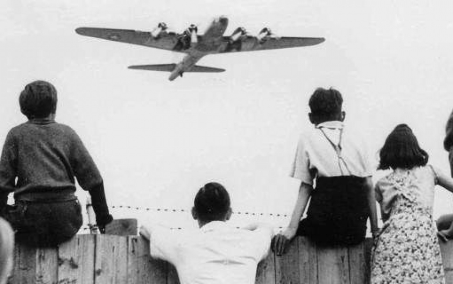 Σαν σήμερα 70 χρόνια πριν 6 νεαροί, μέλη της ΕΠΟΝ, έκαναν την πρώτη αεροπειρατεία
