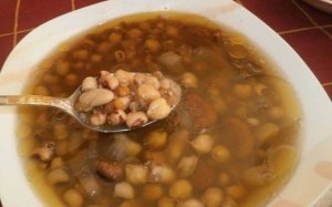 Κεφαλονίτικες Ρετσέτες και Παράδοση: Η Νιόβη Καμπίτση εξηγεί πως μαγειρεύονται και γιατί τρώμε μπουρμπουρέλια