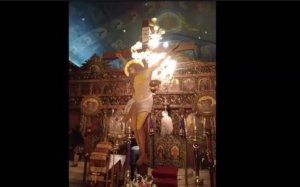 Αγιος Σπυρίδωνας Αργοστολίου: M. Πέμπτη Σήμερον κρεμάται επί ξύλου (video)