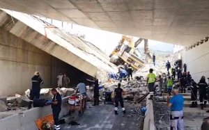 Τραγωδία στην Πάτρα: Ενας νεκρός και 8 τραυματίες μετά από την κατάρρευση γέφυρας στα Μποζαϊτικα (video)