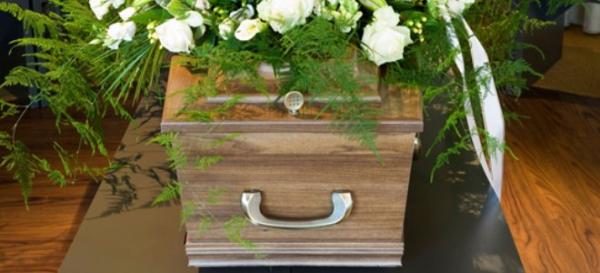 Τραγικό λάθος έφερε τα πάνω κάτω σε κηδεία στη Φθιώτιδα - Εβαλαν άλλο νεκρό στο φέρετρο