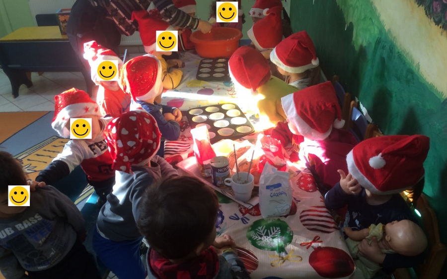 Παρασκευή κουραμπιέδων από τα παιδιά στο ΚΟΚΚΙΝΟ ΜΠΑΛΟΝΙ