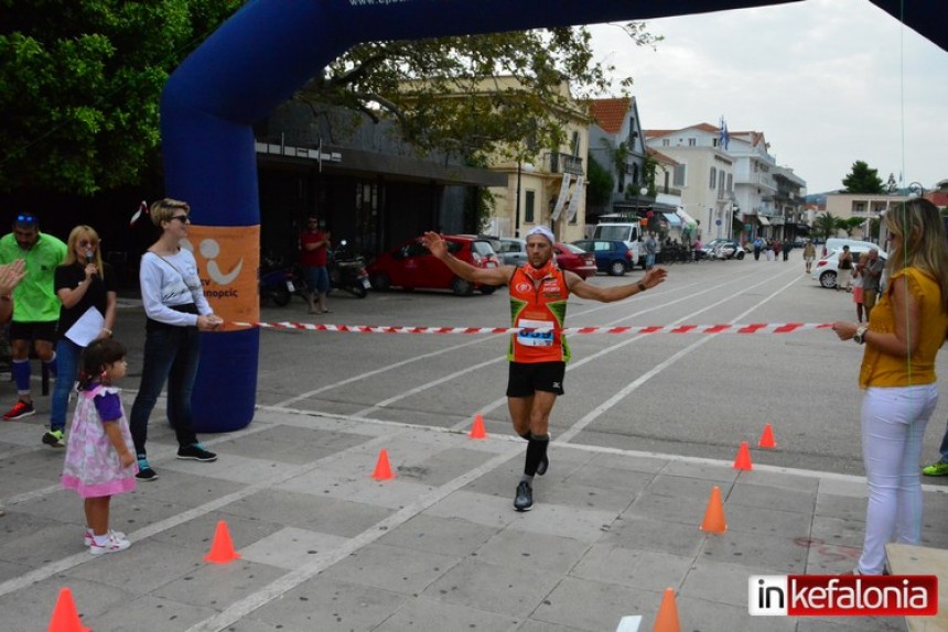 Οι γιατροί του είχαν πει ότι δεν θα ξανατρέξει! Αυτός έτρεξε 32 χιλ. και τερμάτισε πρώτος στην 5η Γύρα Ληξούρι – Αργοστόλι! (video)