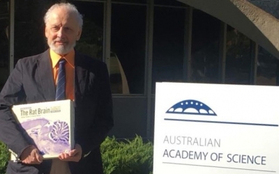 Ο Γιώργος Παξινός τιμήθηκε από το Κοινοβούλιο της Αυστραλίας για την συμβολή του στην επιστήμη