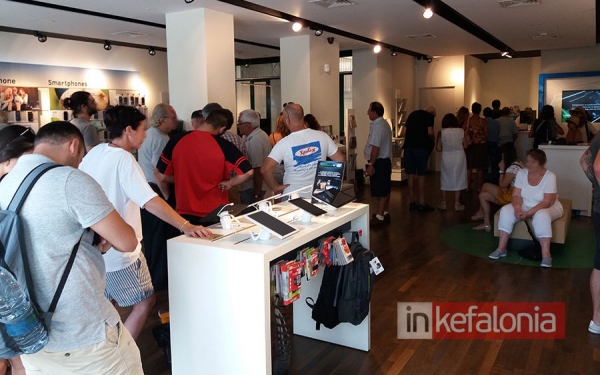 Συνεχίζεται το χάος στην εξυπηρέτηση των πολιτών στο κατάστημα του ΟΤΕ στο Αργοστόλι (εικόνες)