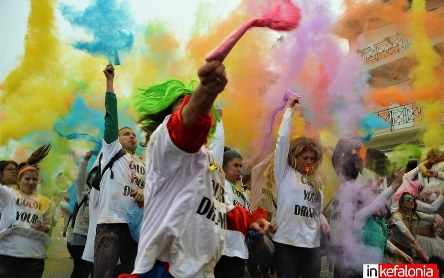 Ληξουριώτικο Καρναβάλι για πάντα- Μεγαλειώδης παρέλαση με πολύ χρώμα και κέφι (εικόνες/video)