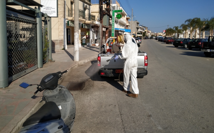 Συνεχίζεται η απολύμανση στον Δήμο Αργοστολίου- Ο Δήμαρχος  δεν χάνει χρόνο απαντώντας σε μυθεύματα και διαστρεβλωμένες ειδήσεις