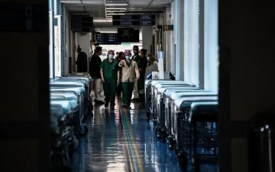 Κορονοϊός: Διορία έως το τέλος της εβδομάδας για να βρεθούν 100 ιδιώτες παθολόγοι και πνευμονολόγοι, αλλιώς επίταξη