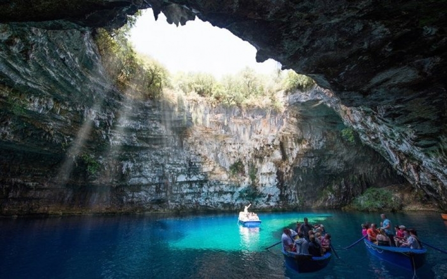 Το λιμνοσπήλαιο Μελισσάνης ανάμεσα στα ωραιότερα, γνωστά και άγνωστα σπήλαια στην Ελλάδα
