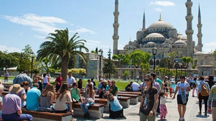 Πτώση-ρεκόρ στον αριθμό αφίξεων των τουριστών στην Τουρκία
