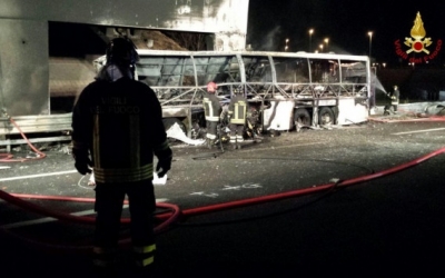 Ιταλία: Τραγωδία με λεωφορείο που μετέφερε παιδιά! Αυξάνονται οι νεκροί