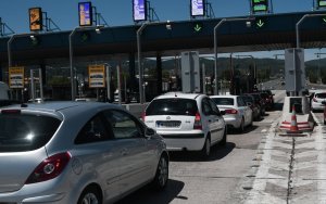 Lockdown: 154.000 οχήματα έφυγαν από την Αθήνα σε 72 ώρες - Ερχονται πρόστιμα