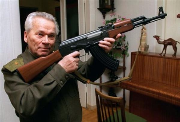 Εκατό εκατομμύρια όπλα η κληρονομιά του Μιχαήλ Καλάσνικοφ